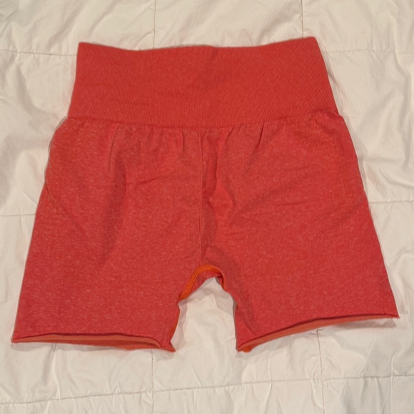 Gymshark Vital Seamless 2.0 Shorts - Picture 2 of 4